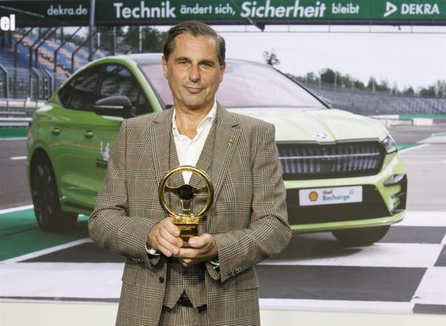 Skoda ENYAQ coup&eacute; RS iV vince il Volante d'Oro