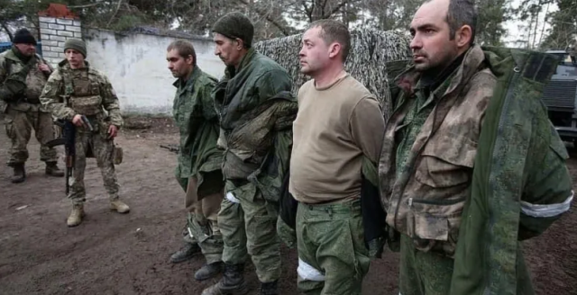 Guerra Ucraina,&nbsp;Mosca accusa Kiev: &ldquo;Giustiziati con un colpo in testa 10 prigionieri russi&rdquo;