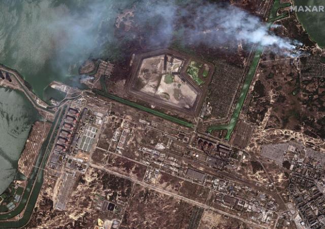 Ucraina, centrale nucleare di Zaporizhzhia sull'orlo del blackout, Zelensky: "Serve l'ombrello della Nato", Kellogg e Trump rifiutano