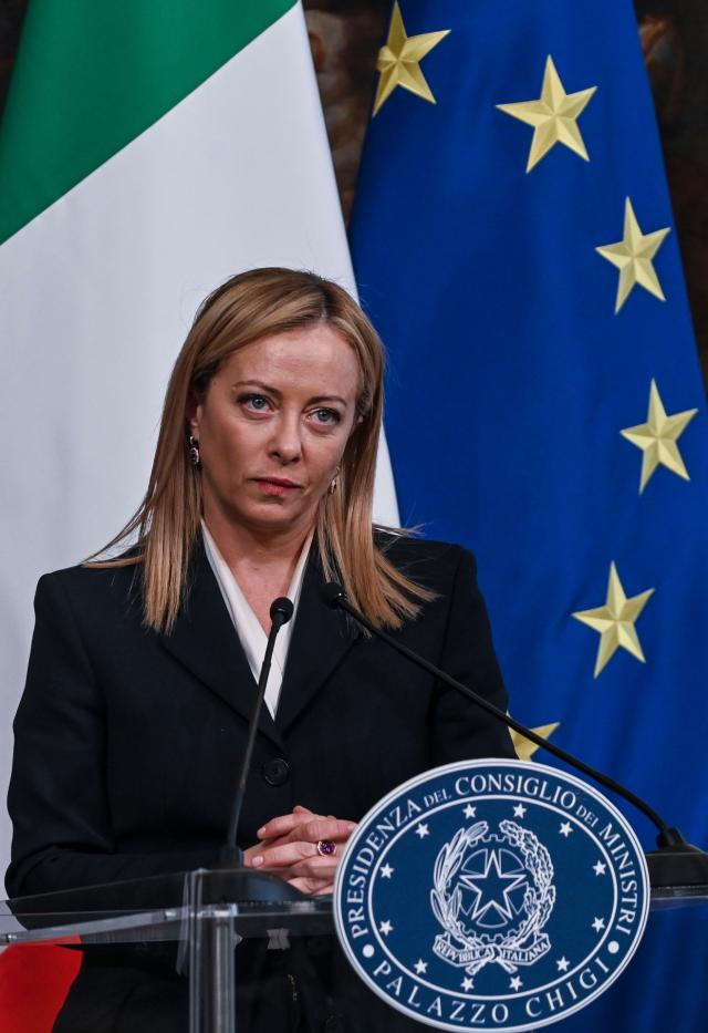 Migranti, Meloni sottolinea l'ipocrisia di Parigi: "Delle 90mila persone accolte in Italia nel 2022, solo 38 ricollocate in Francia"