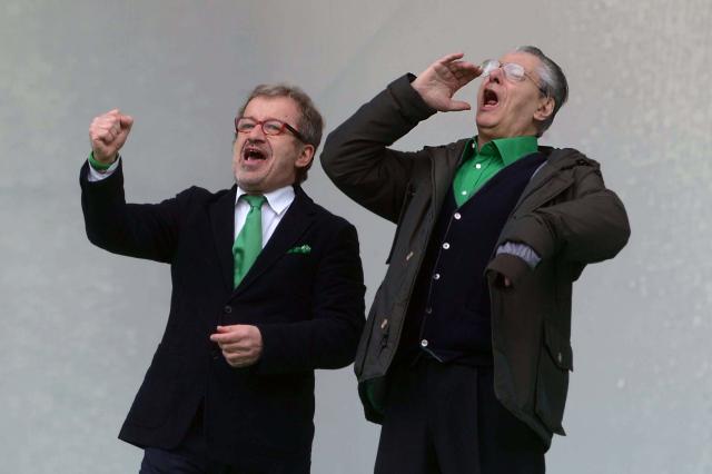 Chi era Roberto Maroni: una vita nella Lega Nord, dall'incontro con Bossi alla "mediazione" per un cdx pi&ugrave; moderato