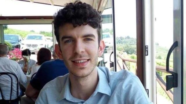 Canelli (Asti), padre uccide il figlio 28enne a coltellate dopo una lite nata per problemi di debiti e si costituisce