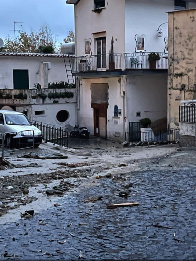 Frana a Ischia, Procura indaga sugli allarmi inascoltati dall'ex sindaco di Casamicciola Giuseppe Conte. Si cercano ancora i 4 dispersi