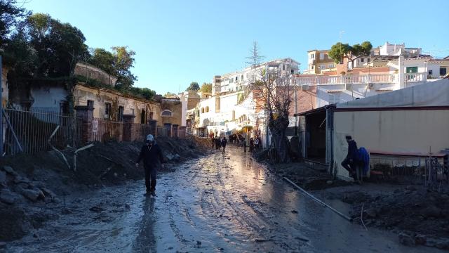 Frana Ischia, i danni dell'abusivismo: 27mila case su 60mila non sono in regola nonostante il condono di Conte e Di Maio del 2018