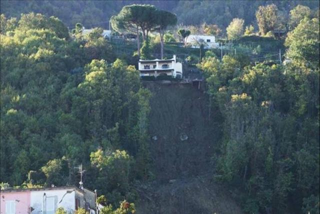 Frana a Ischia, due morti e 11 dispersi: la seconda vittima &egrave; una bimba di 5 anni. Cdm: "Stato di emergenza per un anno"