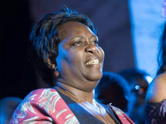 Soumahoro, la suocera ammette le irregolarit&agrave; delle coop: paghe arretrate di 30 lavoratori, per un totale di 400mila euro