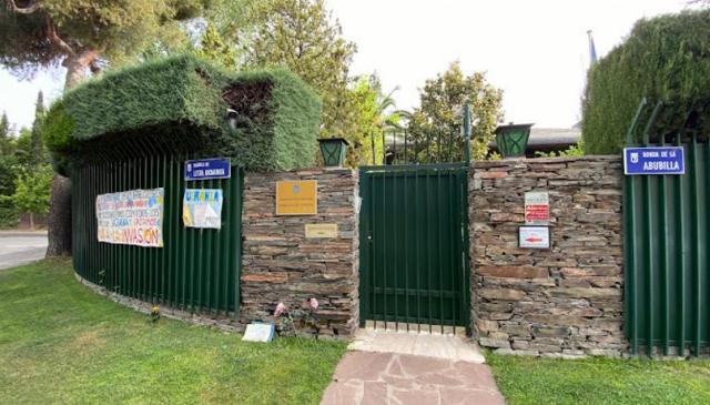 Madrid, pacco-bomba all'ambasciata ucraina: ferito un dipendente e attivate le misure anti-terrorismo