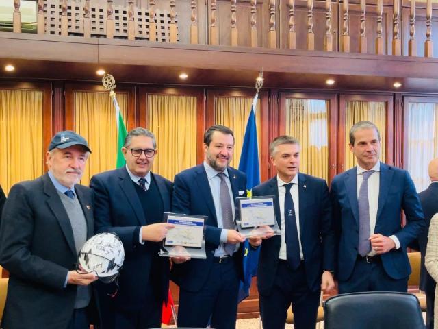 Gronda di Genova, firmato il protocollo per l'avvio dei cantieri: presente anche Salvini