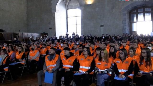 Napoli, ASIA assume 200 giovani spazzini: 12 sono laureati