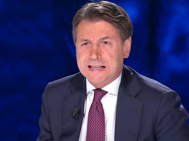 M5s, dietrofront sul maxi-bonus di 5.500 euro ai deputati. Conte: &ldquo;Doner&ograve; tablet e pc alle scuole&rdquo;