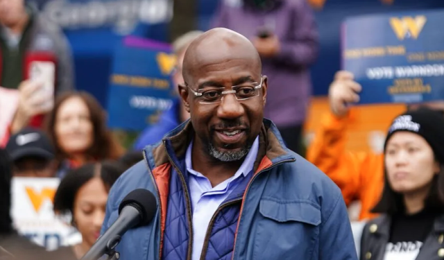 Midterm Usa, in Georgia vince il dem Warnock: senato azzurro (51-49) nonostante Biden 