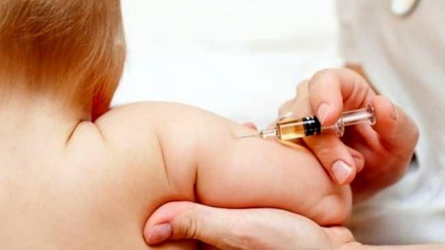 Vaccino Covid ai bambini, Schillaci (Ministro della Salute) lo approva ai minori da 6 mesi a 4 anni