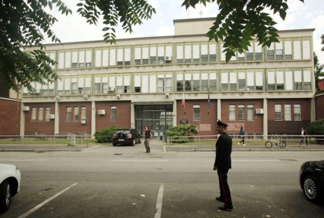 Milano, 17enne torturato e violentato per ore dai compagni di cella: "Dacci uno schiaffo cos&igrave; siamo pari"