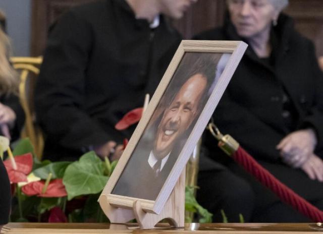 Sinisa Mihajlovic, aperta la camera ardente in Campidoglio. I funerali luned&igrave; 19 dicembre