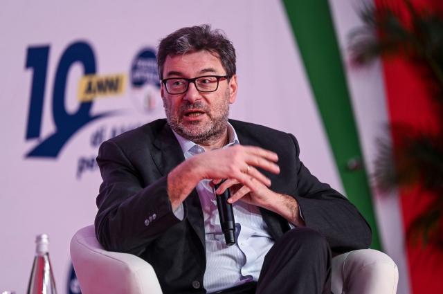 Manovra, Giorgetti presenta la Legge di Bilancio con le modifiche: "Via norma Pos, pensioni minime a 600 euro per over 75