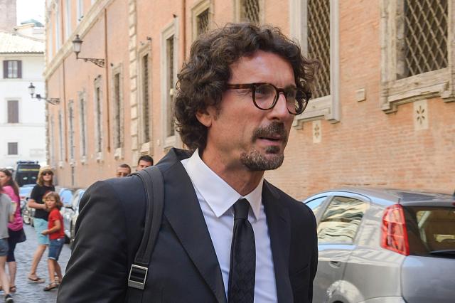 M5s, la nuova vita degli ex: Toninelli assicuratore, D&rsquo;Uva in Marina, Azzolina in cattedra (senza rotelle)