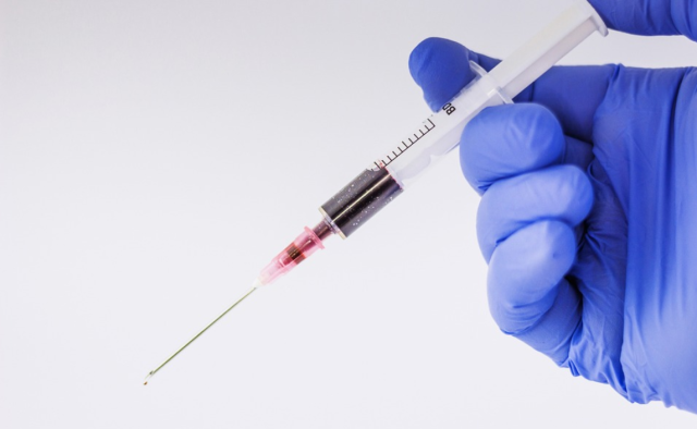 Needle spiking HIV, significato, traduzione, cosa fare: tutto sul fenomeno