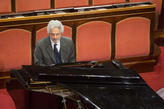 Nicola Piovani, chi &egrave;: malattia, colonne sonore, La vita &egrave; bella, moglie, figli