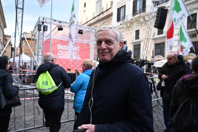 Segreteria Pd, si candida anche Cuperlo: &ldquo;Atto doveroso&rdquo;. Per il dopo-Letta &egrave; corsa a 4