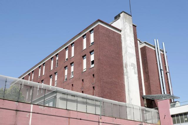 Milano, 7 detenuti scappano dal carcere minorile Beccaria, 2 ripresi. Fiamme nelle celle, 4 agenti intossicati