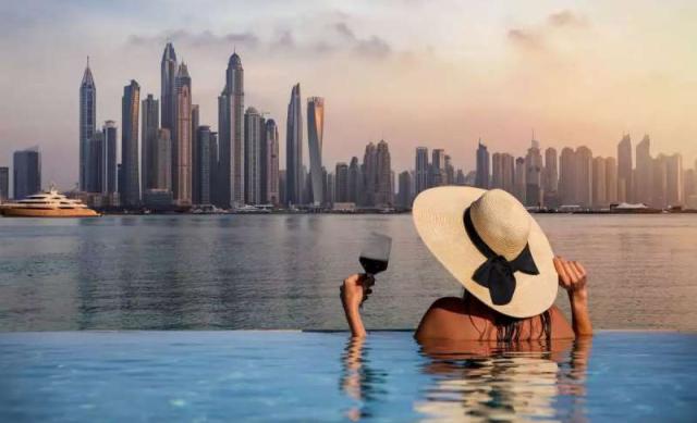 Dubai, cade il tab&ugrave; dell'alcol