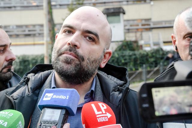 Saviano, il bardo cosmopolita difende ong e immigrazione: ecco perch&eacute; &egrave; inaccettabile
