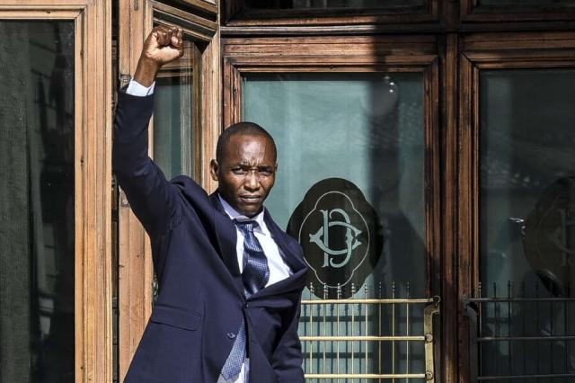 Soumahoro lascia Verdi-Sinistra e aderisce al gruppo Misto: &ldquo;Amareggiato da Avs&rdquo;. Ma non molla il posto in Parlamento