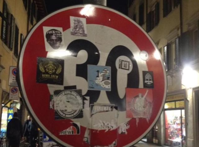 Milano "zona 30 km/h" dal 1&deg; gennaio 2024. Mentre Sala rallenta, Salvini accelera: "Ricordo che la gente vuole lavorare"