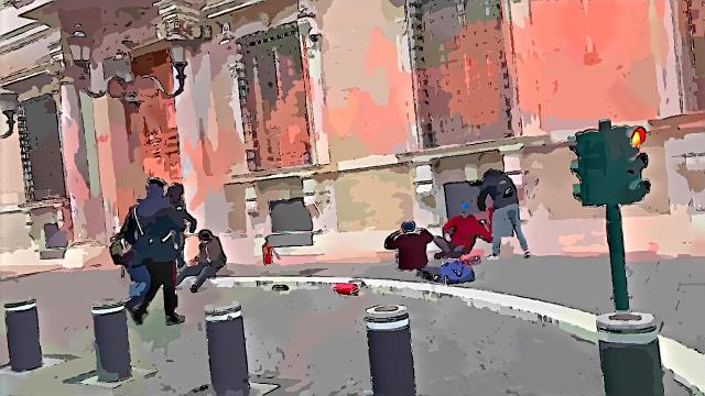 Teppisti imbrattano il Senato