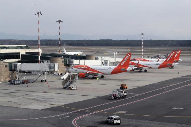 Usa, guasto informatico blocca traffico aereo: 1.162 voli in ritardo e 94 cancellati. Biden chiede apertura indagine