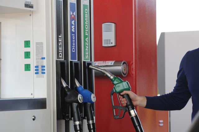 Caro carburanti, sciopero benzinai 25-26 gennaio congelato. Marted&igrave; nuovo incontro con il Governo