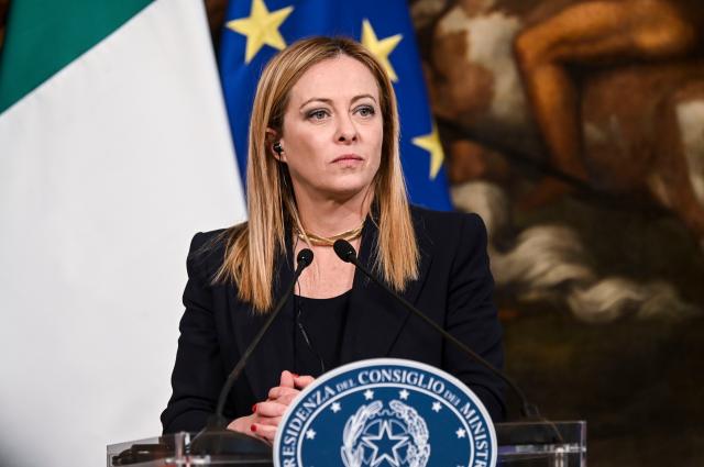 Direttiva Ue per rendere le "case green" entro il 2030, Meloni non ci sta. FdI: "Patrimoniale camuffata"