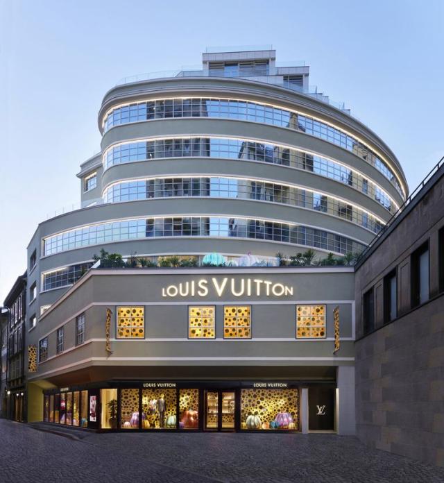 Louis Vuitton riapre a Milano l'ex Garage Traversi