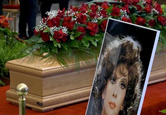 Funerali Gina Lollobrigida, l'ultima saluto a Roma alla Bersagliera del cinema italiano - DIRETTA