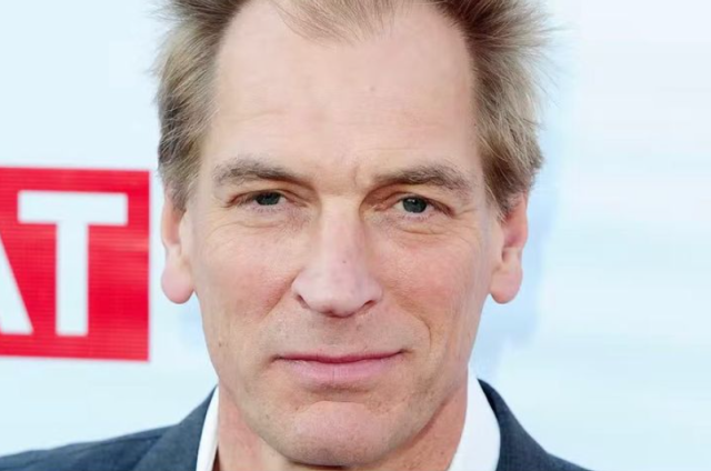 Addio a Julian Sands, morto l'attore degli horror anni '90. Fatale un&rsquo;escursione in montagna
