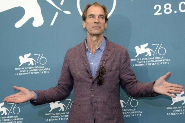 Julian Sands, chi &egrave; l'attore scomparso: moglie, et&agrave;, figli, film da Camera con vista a Harry Potter