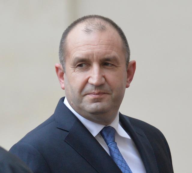 Ucraina, la Bulgaria non invia le armi. Il presidente Radev: &ldquo;Non si spegne il fuoco con la benzina&rdquo;. Mosca: &ldquo;A pagare sar&agrave; il popolo ucraino&rdquo;