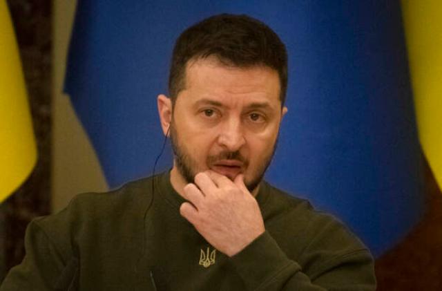 No Zelensky a Sanremo, petizione di protesta e manifestazione di piazza. Di Battista: "Ridicola buffonata"