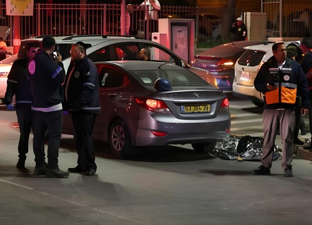 Gerusalemme, attacco a sinagoga: 7 morti, ucciso l'attentatore palestinese. Hamas: "Vendetta per Jenin"