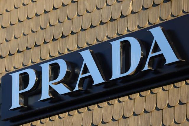Prada, svolta storica nel Cda: Miuccia Prada Bianchi e Patrizio Bertelli lasciano il ruolo di Ceo. Al loro posto Andrea Guerra