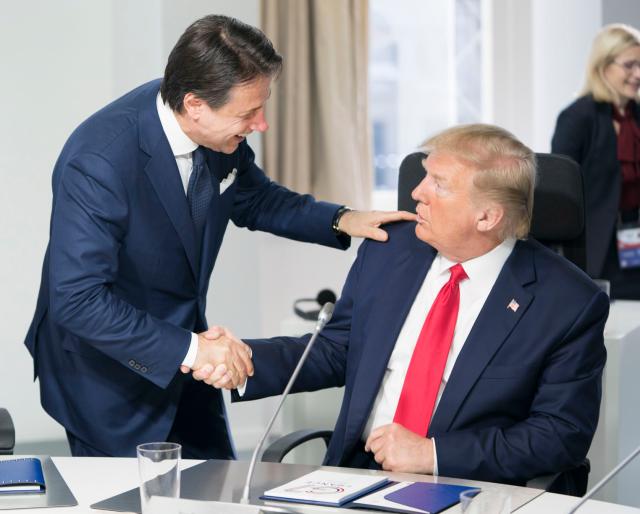 Russiagate, i servizi segreti italiani avvisarono Trump. Riaperto il caso della visita di Barr a Conte