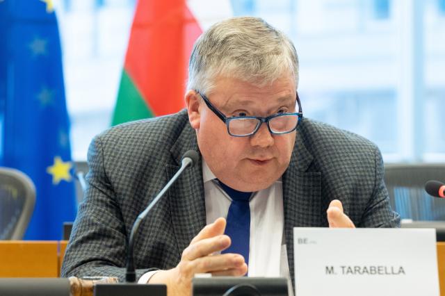 Qatargate, l'Eurocamera revoca l'immunit&agrave; a Tarabella e Cozzolino