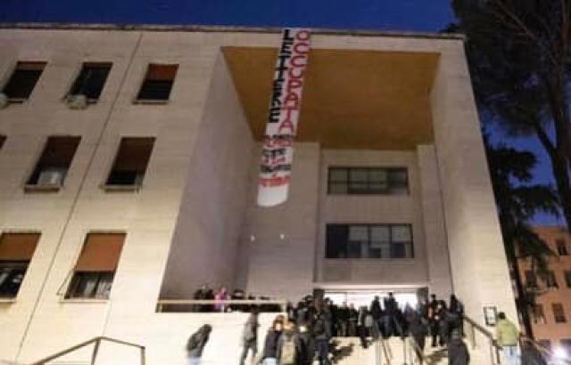 Sapienza occupata, facolt&agrave; di Lettere con Cospito: "Se Alfredo morir&agrave; la lotta continuer&agrave; ancora pi&ugrave; determinata"