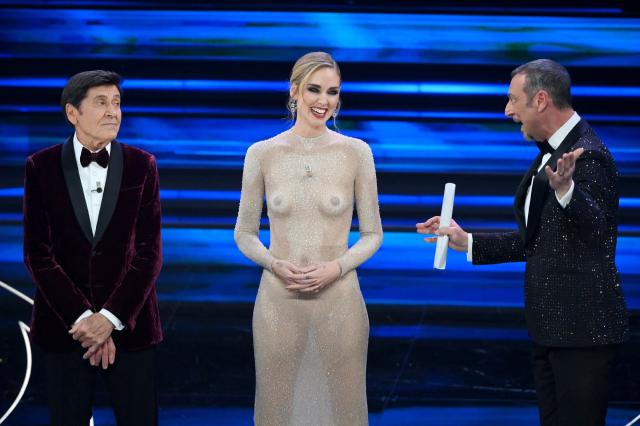 Chiara Ferragni nuda a Sanremo 2023: l'abito del monologo - FOTO