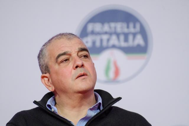 Insegnamento delle armi a scuola, il progetto Fazzolari &egrave; un caso. Pd e 5 stelle all'attacco: "Libro e moschetto"