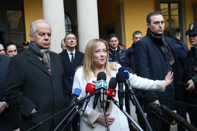 Cospito, Meloni blinda i suoi: "Donzelli e Delmastro restano. Caso Fazzolari? Non esiste"