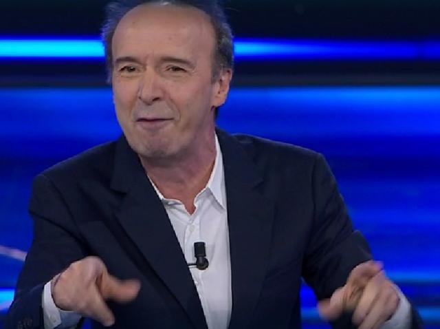 Sanremo, Benigni riscrive la figura di Mattarella: da liberticida durante la pandemia a garante della Giustizia