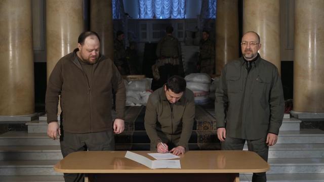 Zelensky a Sanremo, la Rai non ha ancora il testo. Blocco dello scrittore o ghostwriter in difficolt&agrave;?