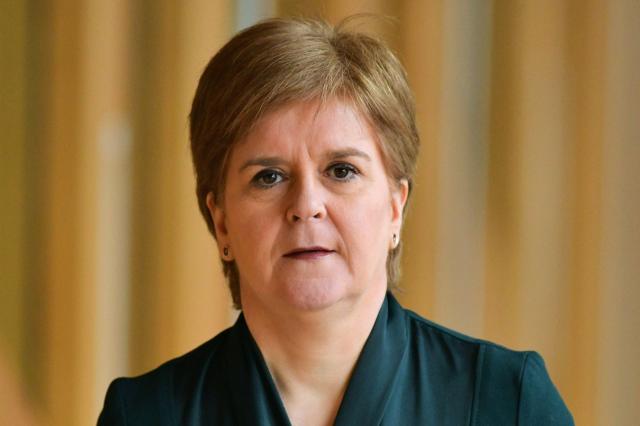 Scozia, la premier Nicola Sturgeon si dimette: fu travolta per la legge sul cambio di genere