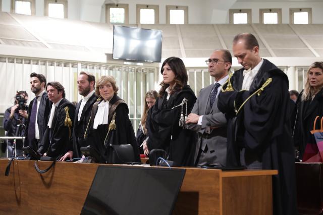 Berlusconi assolto per il "Ruby ter": "il fatto non sussiste". In aula anche Karima